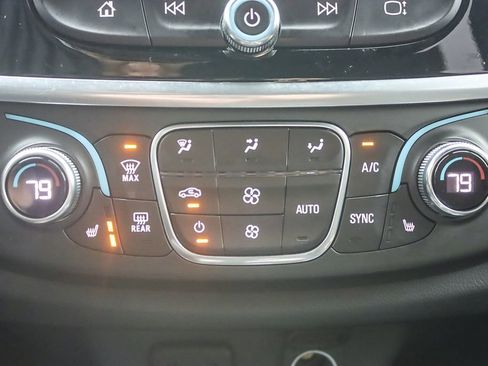 Used 2022 Chevrolet Traverse LT image 31