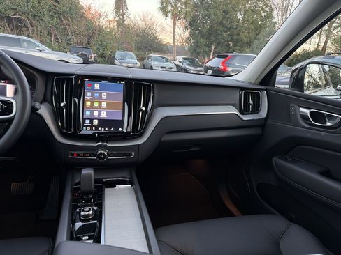 Certified 2025 Volvo XC60 B5 Plus image 31