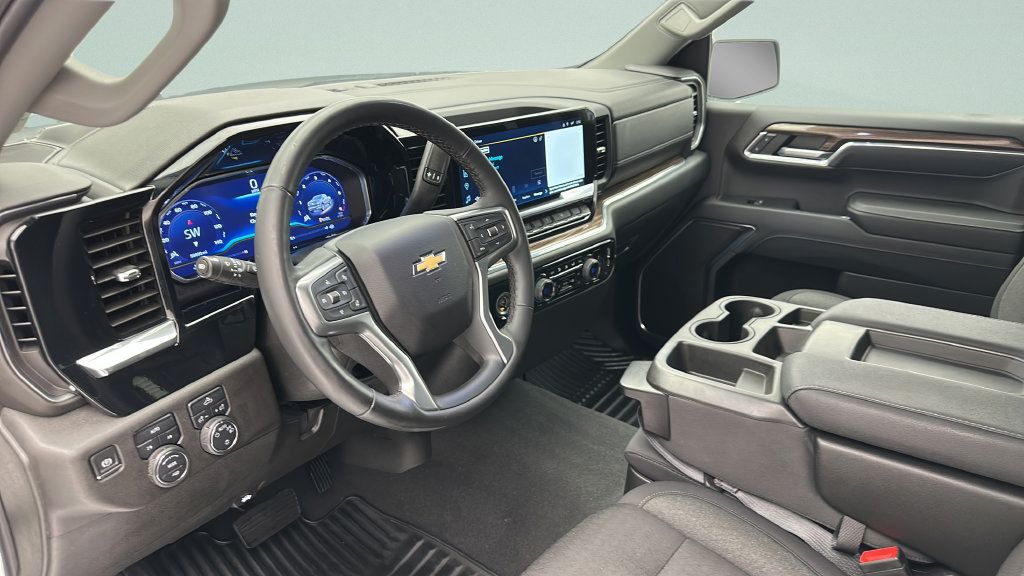 Used 2024 Chevrolet Silverado 1500 LT AWD/4WD image 13
