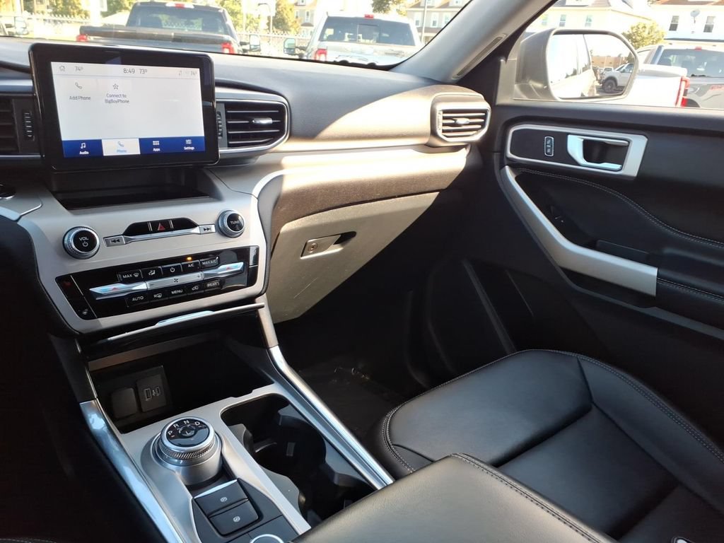 Used 2022 Ford Explorer XLT w/ Equipment Group 202A AWD/4WD image 16