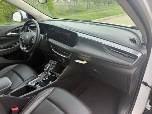 Used 2024 Buick Encore GX Sport Touring FWD image 22