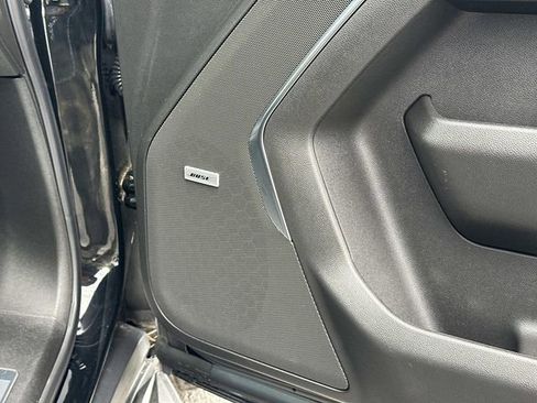 Used 2023 Chevrolet Suburban Premier image 9