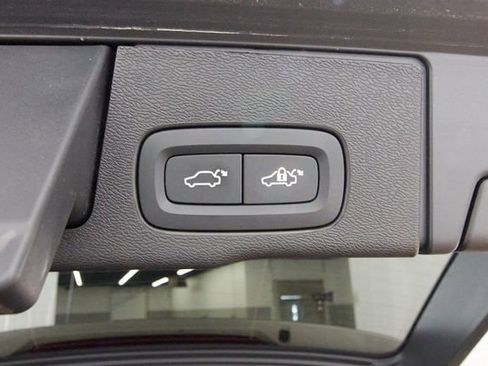 Certified 2025 Volvo XC60 B5 Core AWD/4WD image 34