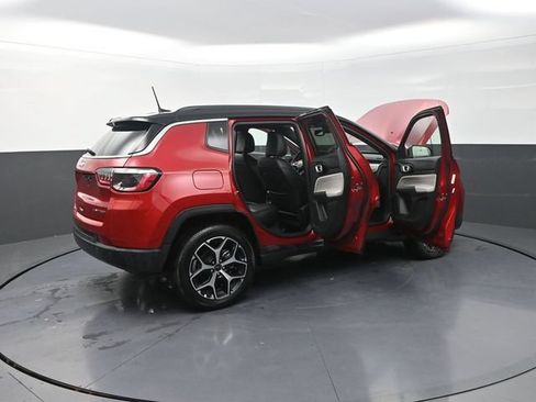 Used 2025 Jeep Compass Limited AWD/4WD image 45