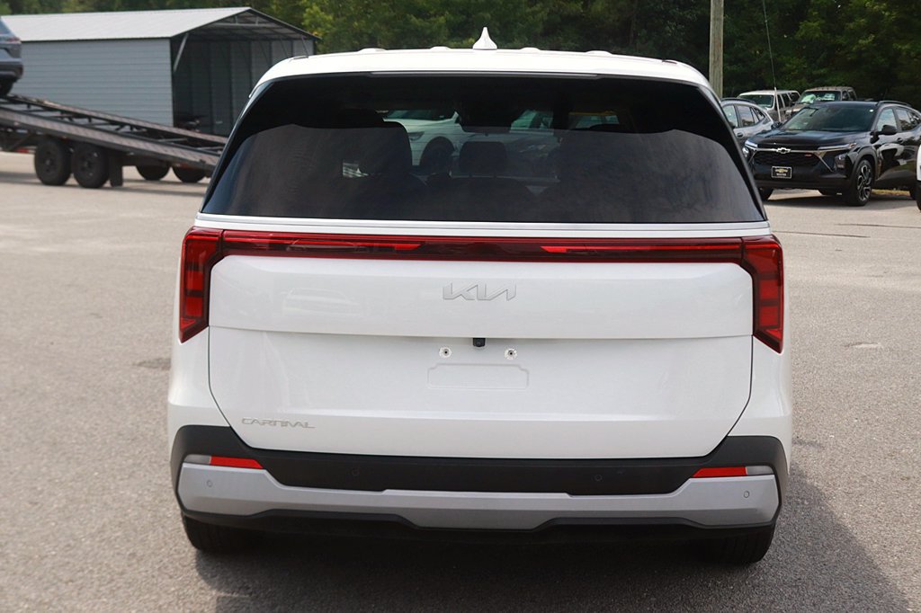 Used 2025 Kia Carnival FWD image 6