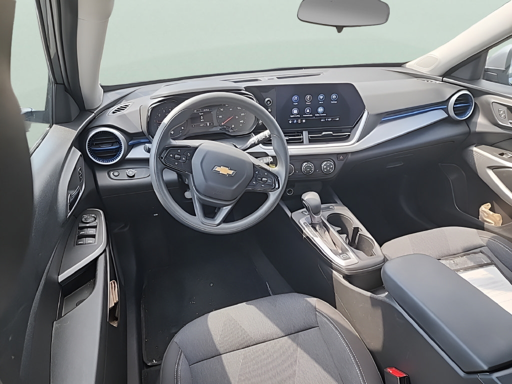 Used 2024 Chevrolet Trax LS w/ LS Convenience Package FWD image 10