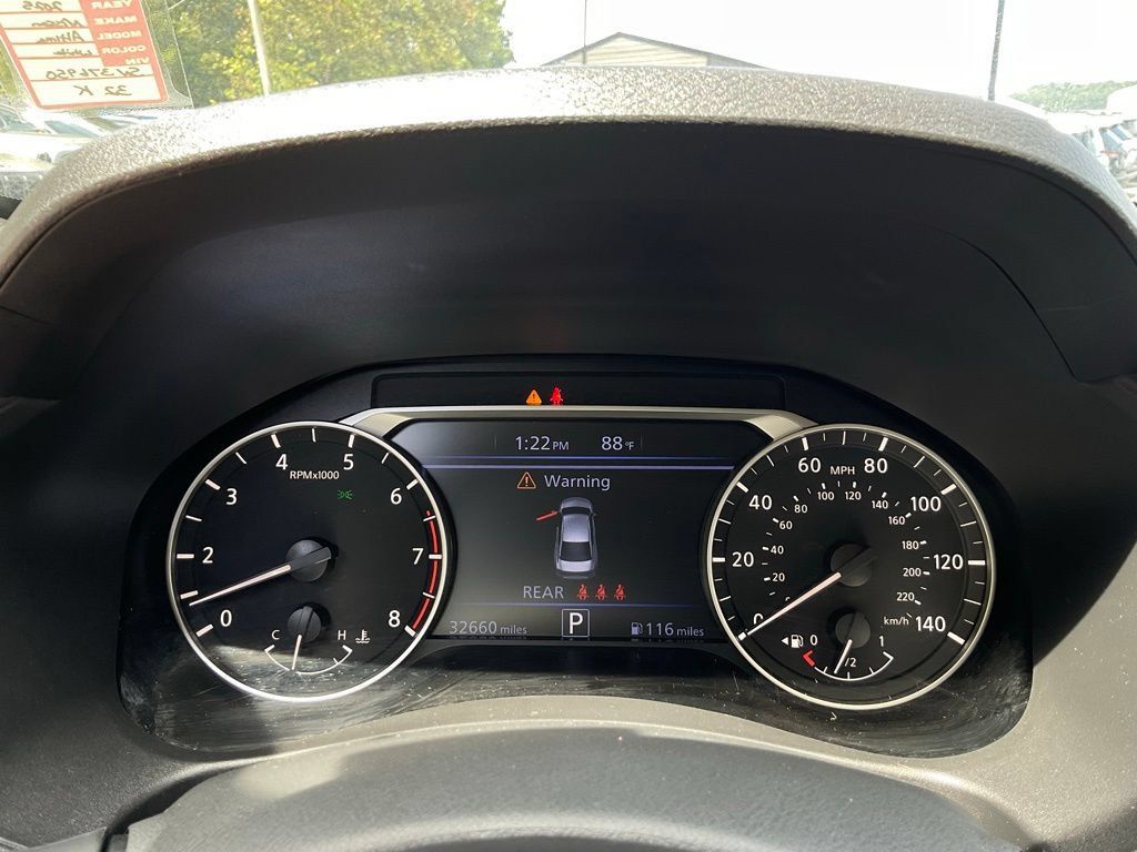 Used 2025 Nissan Altima 2.5 SV FWD image 14
