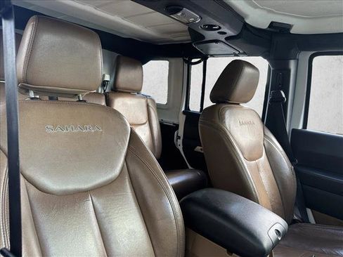 Used 2016 Jeep Wrangler Unlimited Sahara w/ Connectivity Group image 29