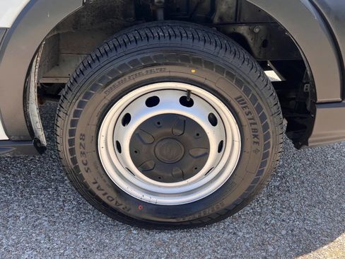 Used 2020 Ford Transit 250 XL image 28