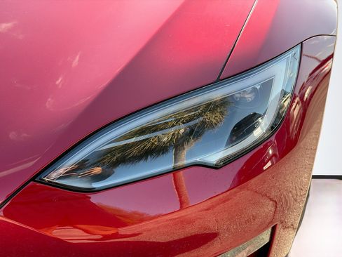 Used 2024 Tesla Model S image 9