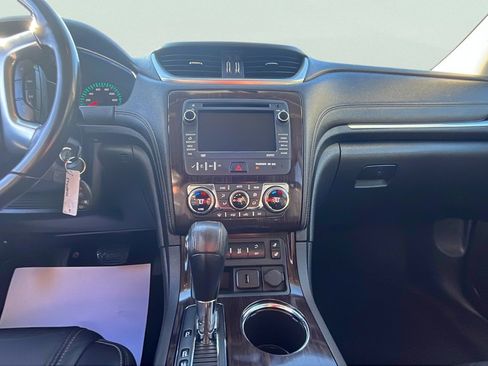 Used 2017 Chevrolet Traverse LT image 10
