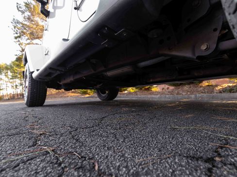 Used 2017 Jeep Wrangler Unlimited Sahara w/ Connectivity Group image 17