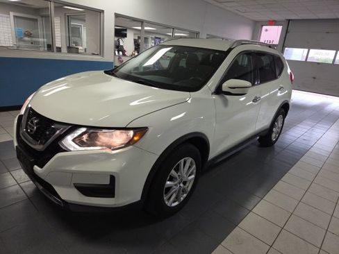 Used 2017 Nissan Rogue SV AWD/4WD image 1