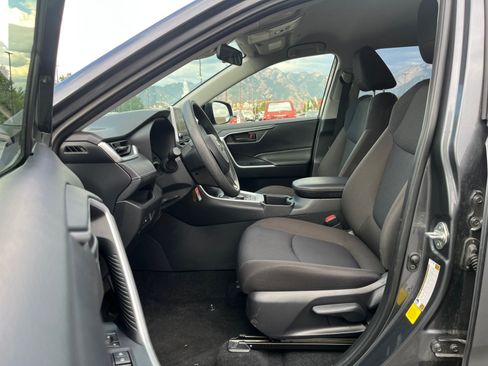 Used 2025 Toyota RAV4 LE AWD/4WD image 11
