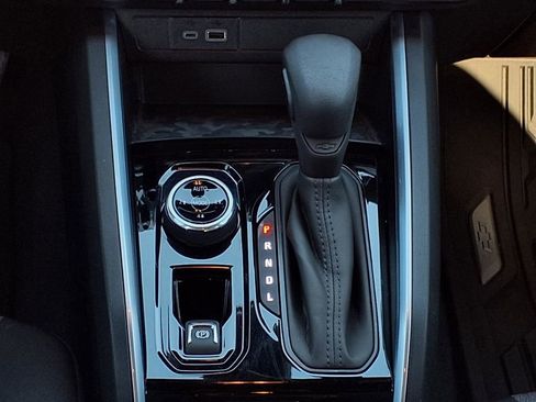 Used 2025 Chevrolet Colorado Trail Boss image 16