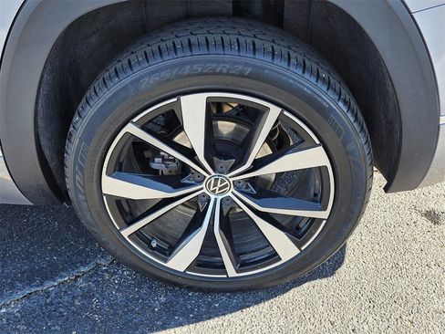 Used 2024 Volkswagen Atlas SEL Premium R-Line image 30
