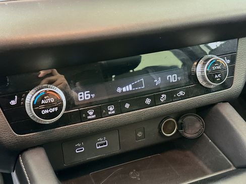 Used 2024 Mitsubishi Outlander SE image 24