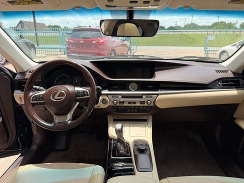 Used 2016 Lexus ES 350 w/ Accessory Package FWD image 18