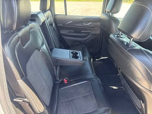 Used 2023 Jeep Grand Cherokee Altitude AWD/4WD image 16