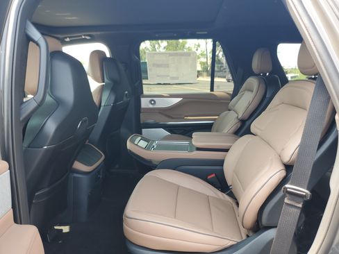 New 2027 Lincoln Navigator Black Label AWD/4WD image 27