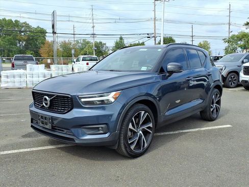 Used 2022 Volvo XC40 T5 R-Design w/ Climate Package image 3