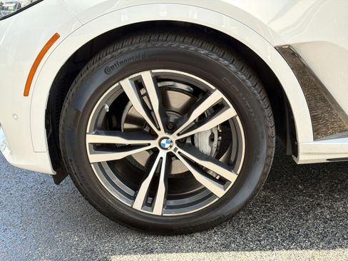 Used 2021 BMW X7 xDrive40i w/ M Sport Package AWD/4WD image 11