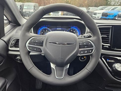 New 2026 Chrysler Pacifica Select image 23