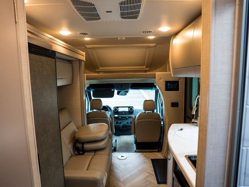 Used 2023 Mercedes-Benz Sprinter 4500 image 16