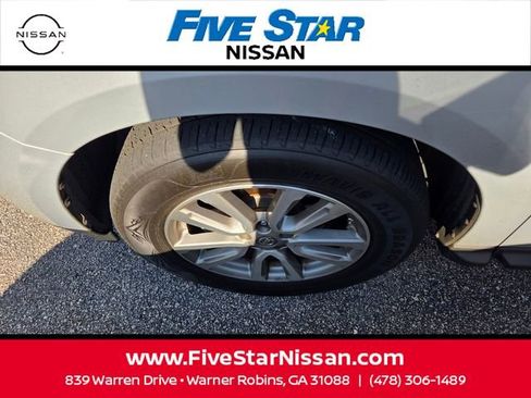 Used 2015 Nissan Pathfinder SV FWD image 4