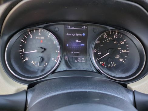 Used 2017 Nissan Rogue SV w/ SV Premium Package image 28