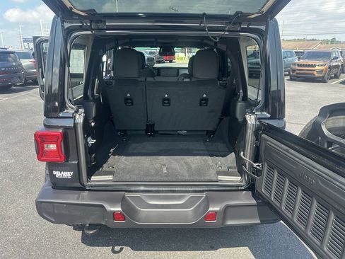Used 2026 Jeep Wrangler Unlimited Sahara AWD/4WD image 29