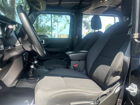 Used 2019 Jeep Wrangler Sport image 6