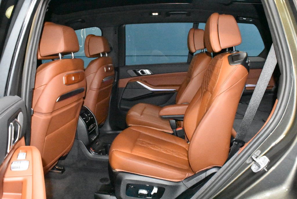 Used 2025 BMW X7 M60i AWD/4WD image 21