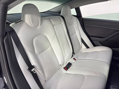 Used 2021 Tesla Model 3 Performance image 35