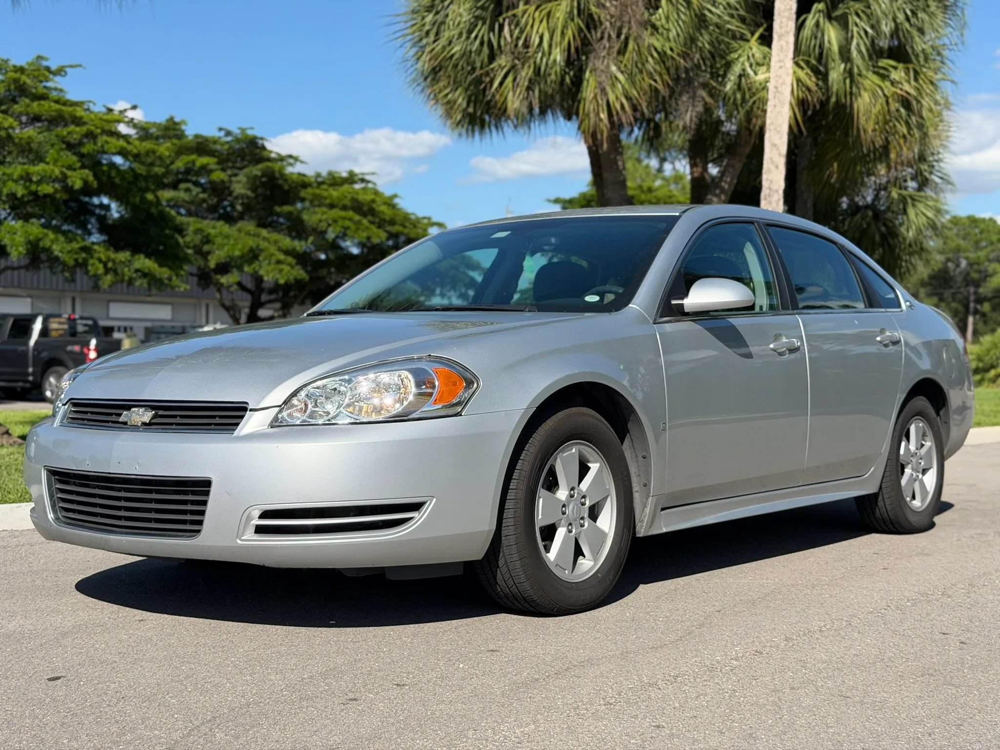 Used 2009 Chevrolet Impala LT FWD image 4