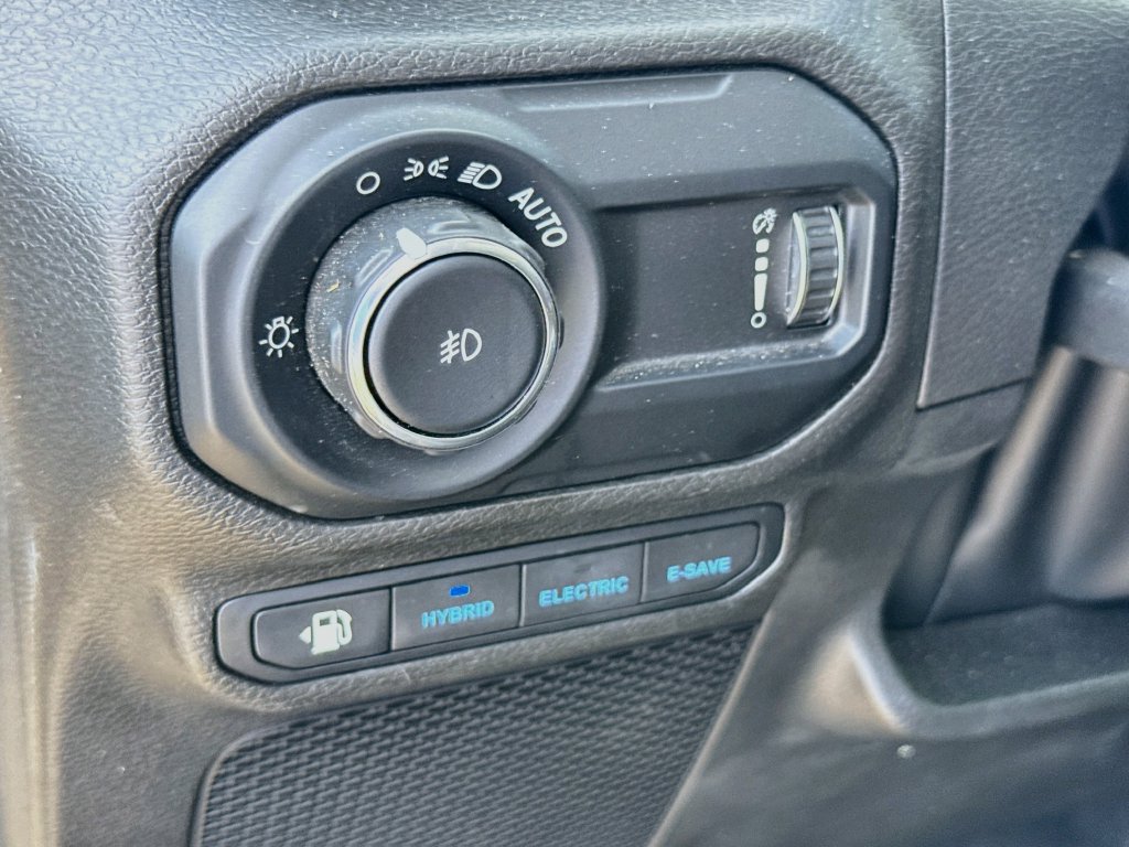 Used 2023 Jeep Wrangler Unlimited Sahara w/ Cold Weather Group AWD/4WD image 19