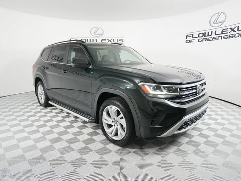 Used 2021 Volkswagen Atlas SE w/ Panoramic Sunroof Package FWD image 3