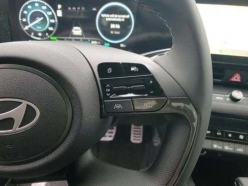 New 2025 Hyundai Elantra SEL image 18