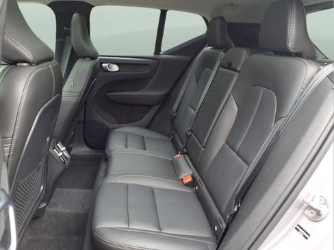 Certified 2026 Volvo XC40 B5 Plus AWD/4WD image 17