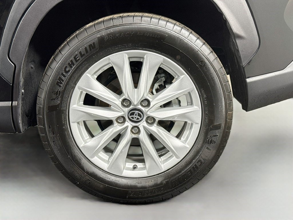 Used 2026 Toyota Corolla Cross LE FWD image 36