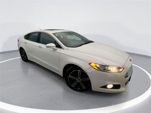 Used 2016 Ford Fusion SE w/ Equipment Group 202A image 1