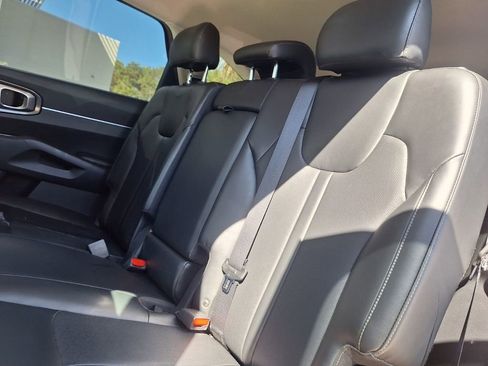 Used 2021 Kia Sorento S image 23