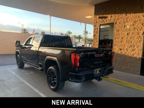 Certified 2022 GMC Sierra 3500 Denali w/ Denali Black Diamond Edition image 5