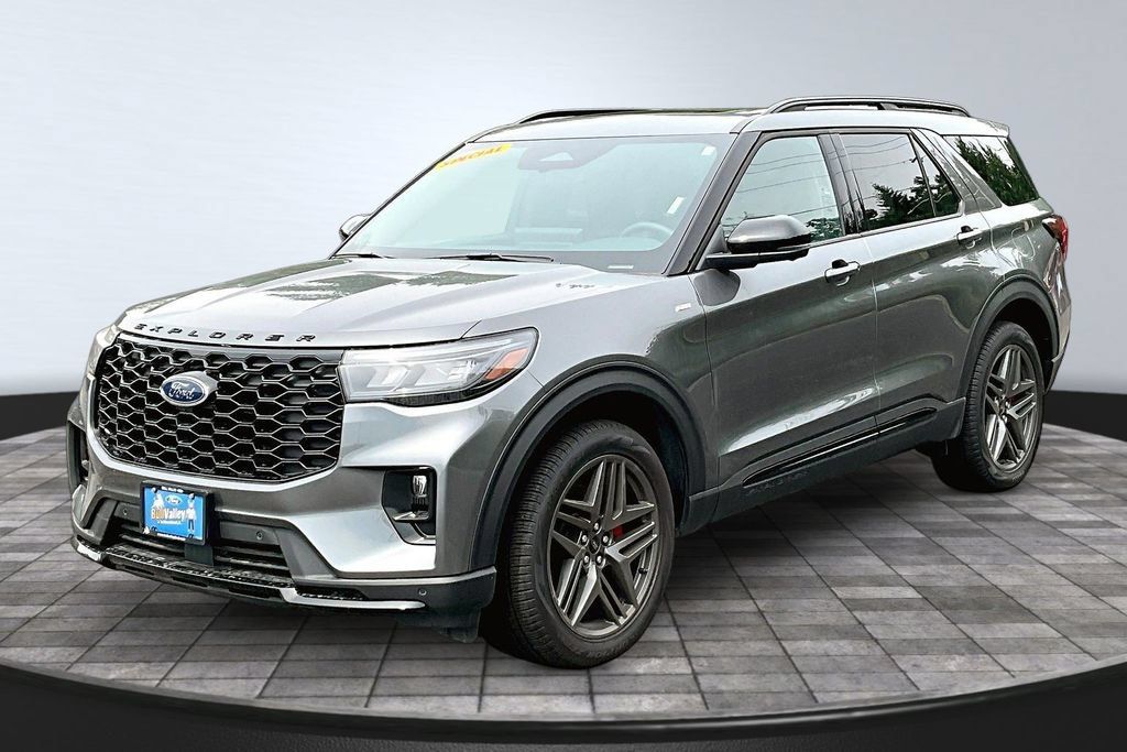 New 2026 Ford Explorer ST-Line w/ ST-Line Street Pack AWD/4WD image 2