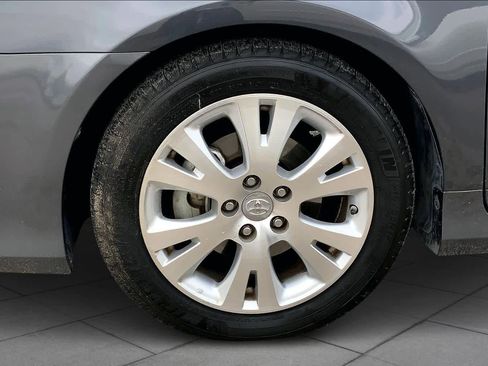 Used 2011 Toyota Avalon Limited image 9