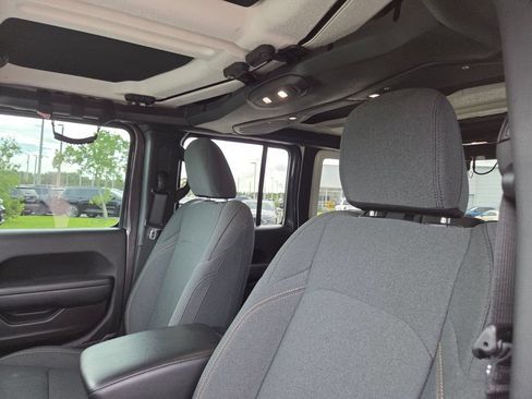 Used 2024 Jeep Wrangler Unlimited Sport AWD/4WD image 27