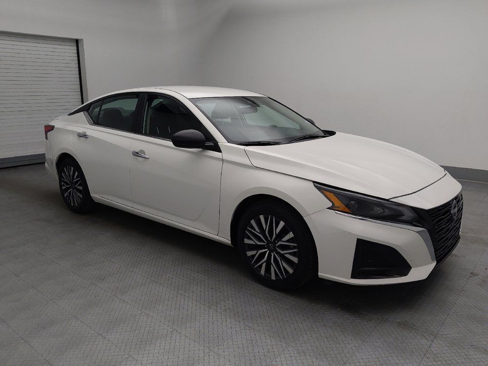 Used 2025 Nissan Altima 2.5 SV FWD image 11