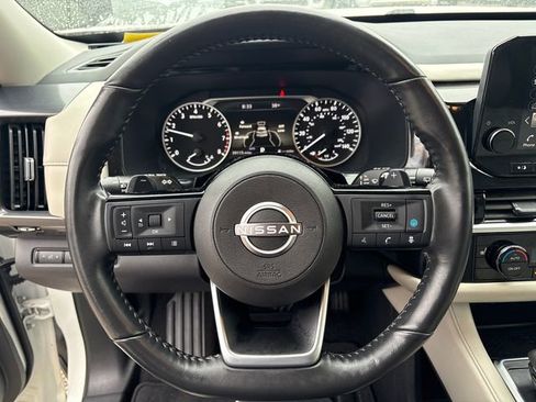 Used 2024 Nissan Pathfinder SL AWD/4WD image 18