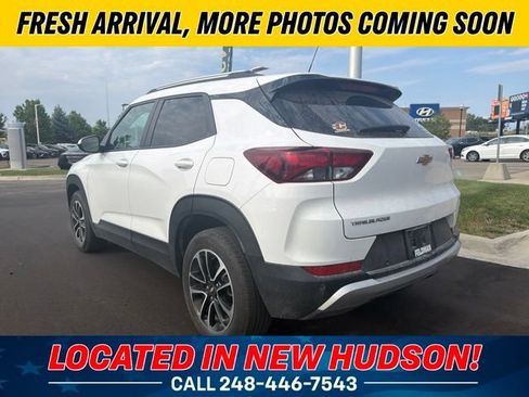 Used 2024 Chevrolet TrailBlazer LT w/ LT Cold Weather Package FWD image 2