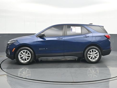 Used 2022 Chevrolet Equinox LS w/ LS Convenience Package image 3
